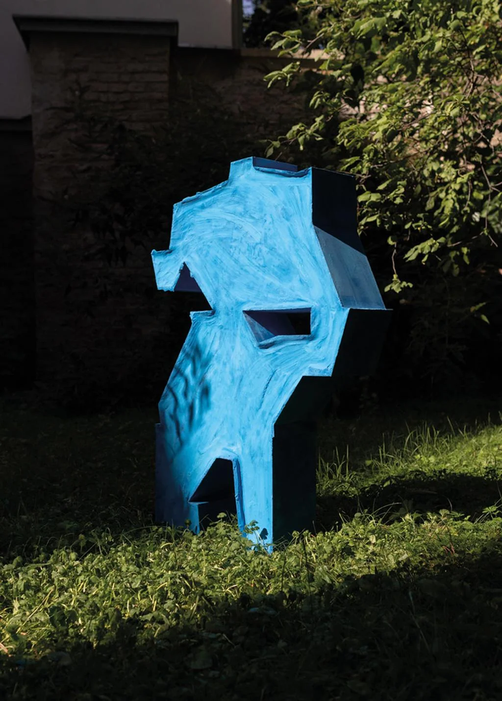 Blue sculpture in the exhibition Nina Gospodin: Heavy Dancer